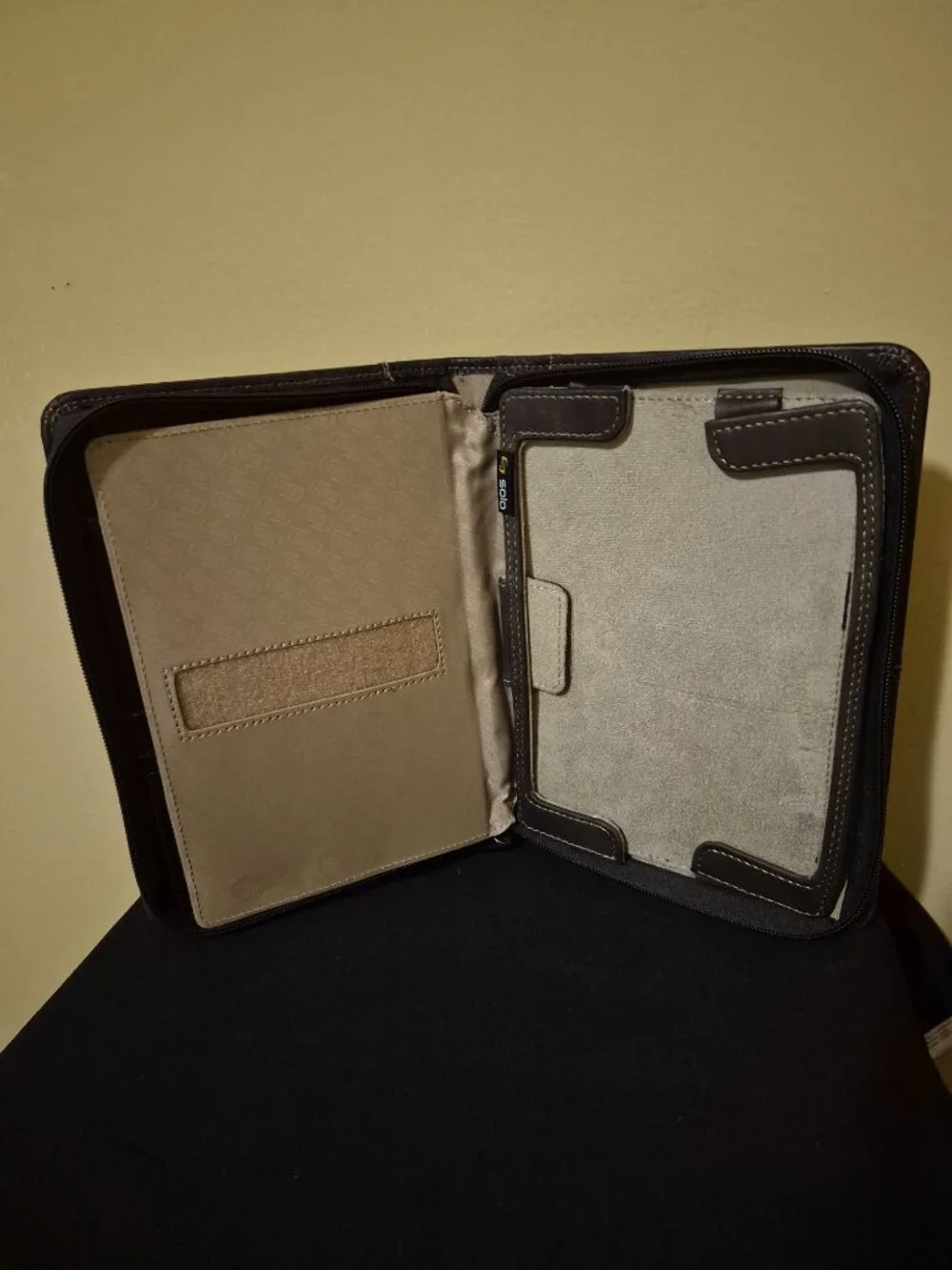 SOLO PREMIER UNIVERSAL LEATHER PADFOLIO